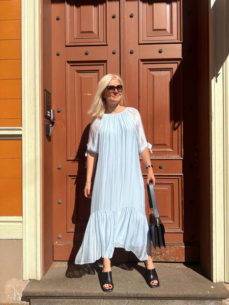 Kleita, Zīda ar sasienamām piedurknēm, gaiši zila