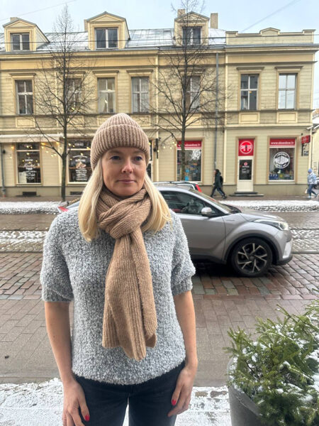 Cepure un šalle ar vilnu, gaiši brūns