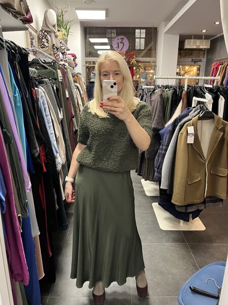 Slip tipa svārki ar viskozi un zīdu, haki